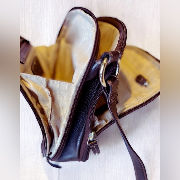 Tignanello Brown 100% Genuine Pebbled Leather Crossbody Many Pockets/Openings - Picture 10 of 16